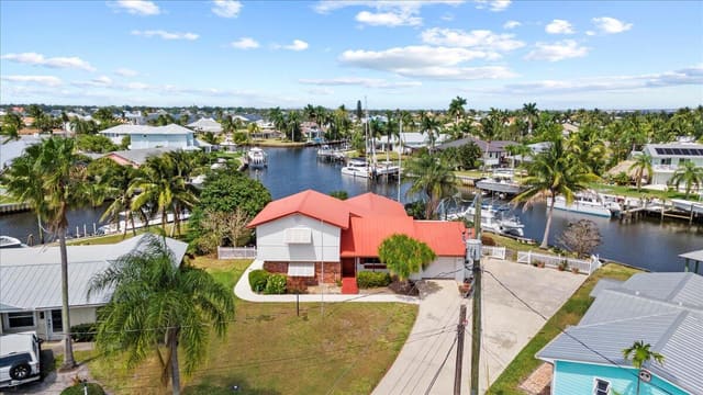 1689 SW Coxswain Place, Palm City, FL 34990