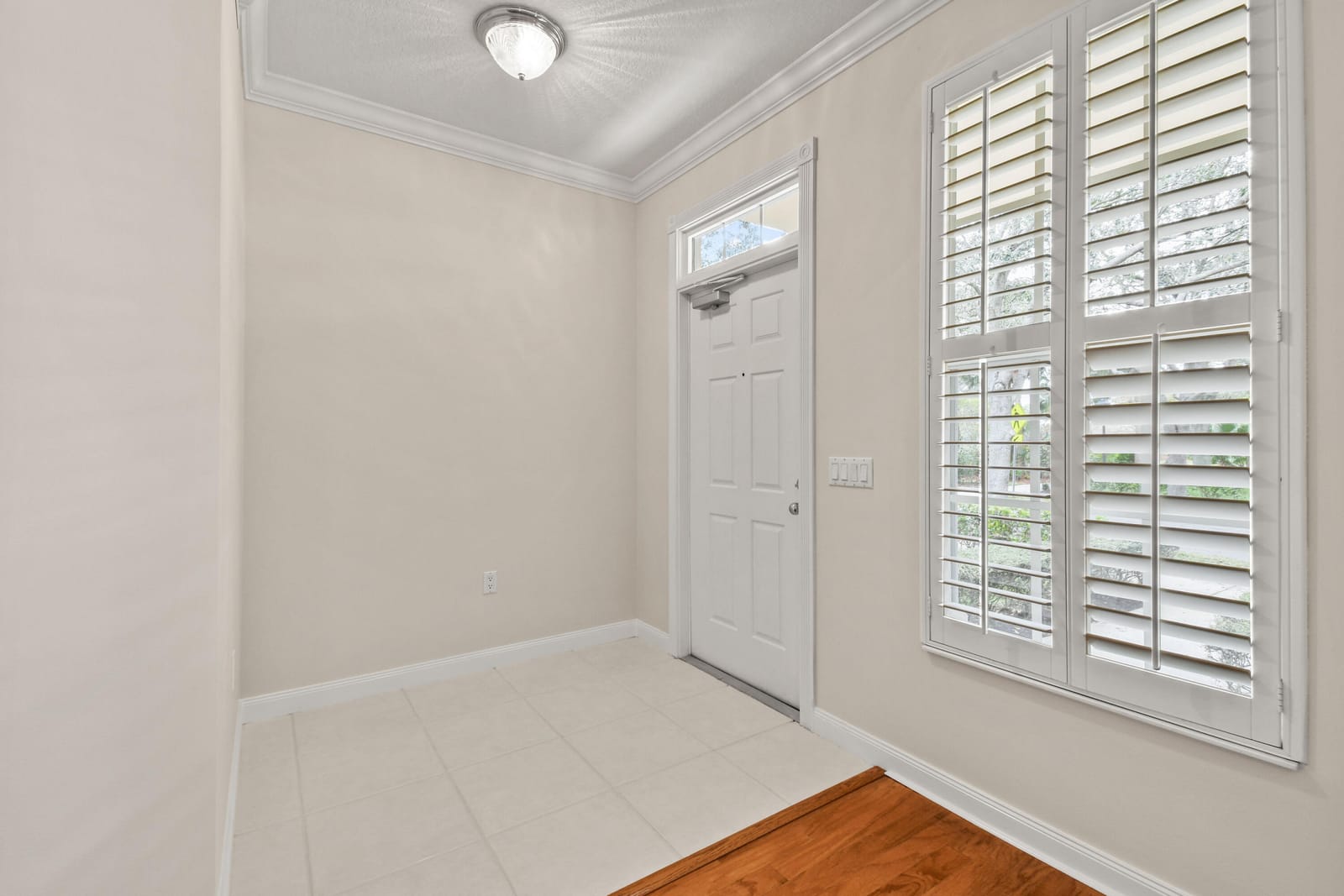 114 Radcliffe Court — photo 8