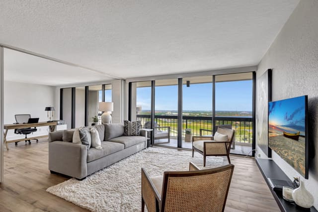2425 Presidential Way 2002, West Palm Beach, FL 33401