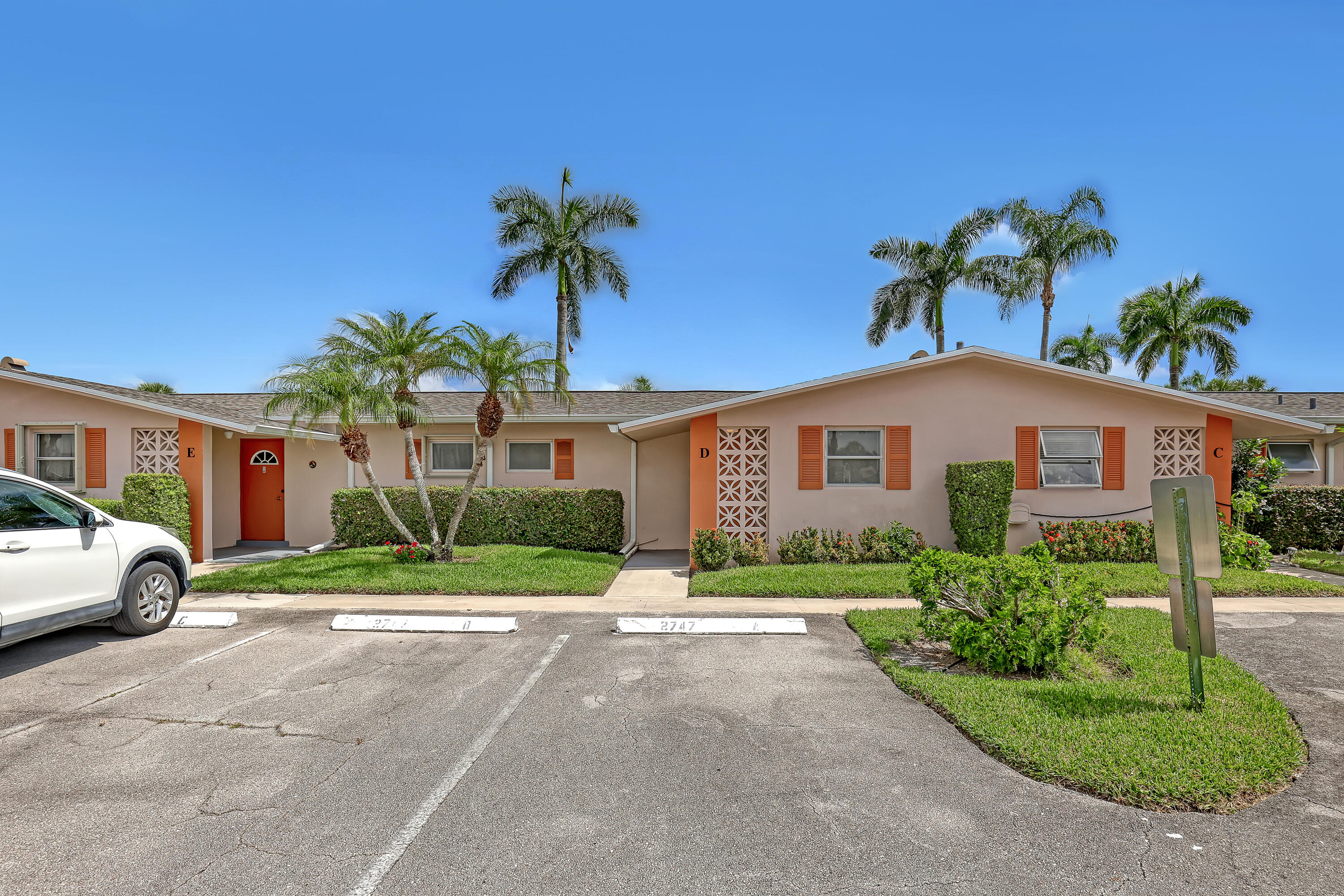 2747 Dudley Drive E D — photo 2