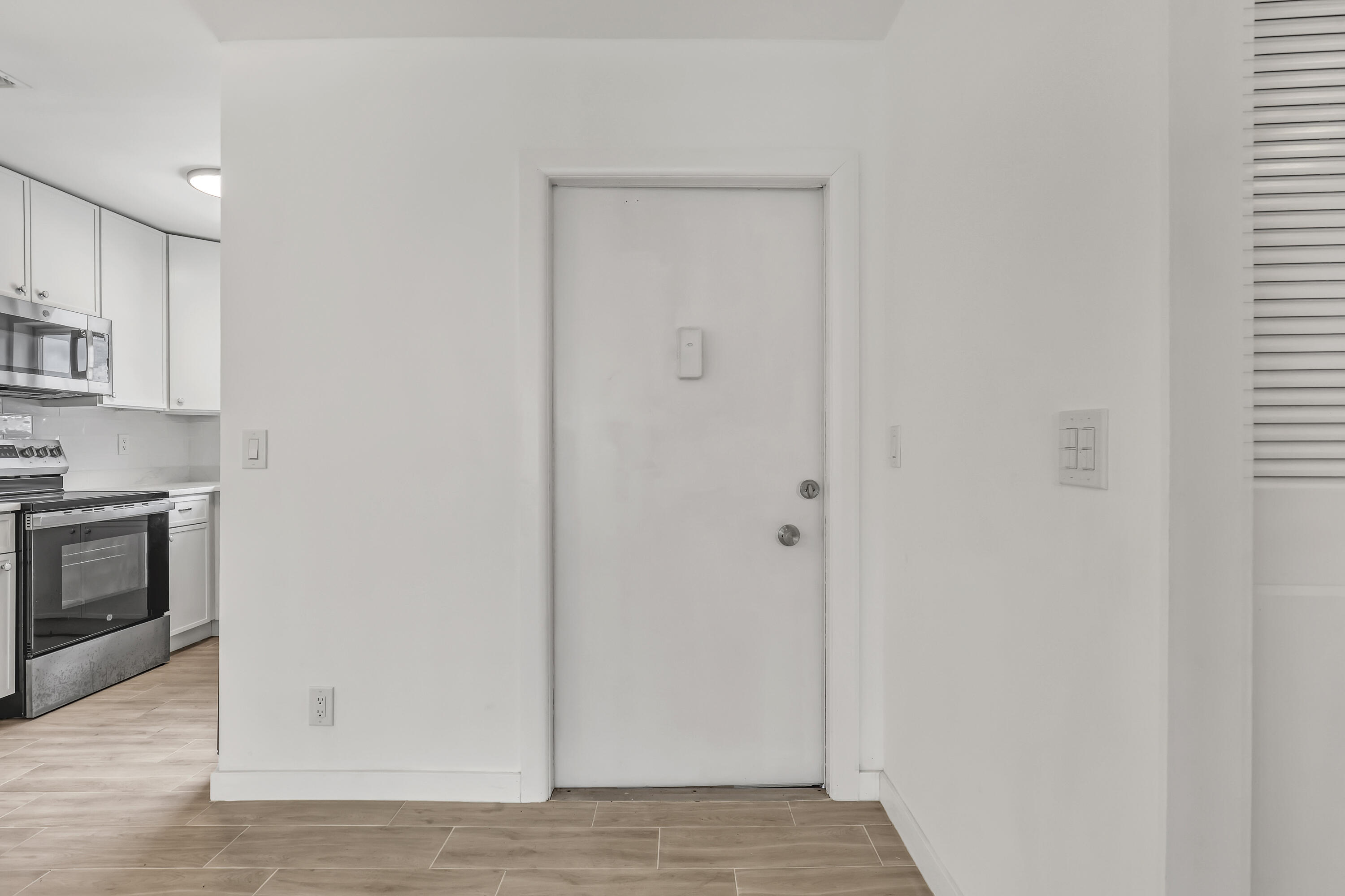 2747 Dudley Drive E D — photo 8