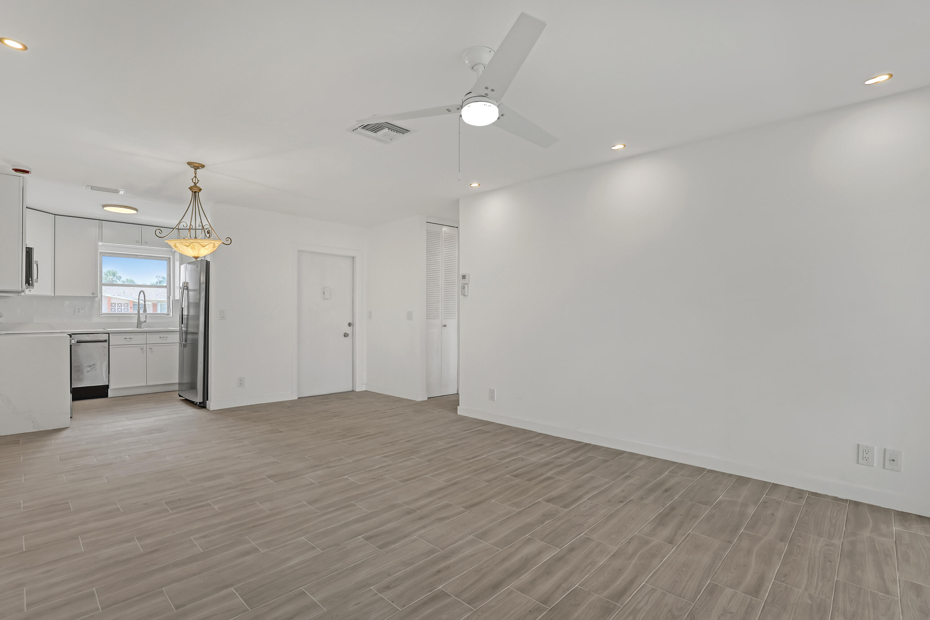 2747 Dudley Drive E D — photo 10