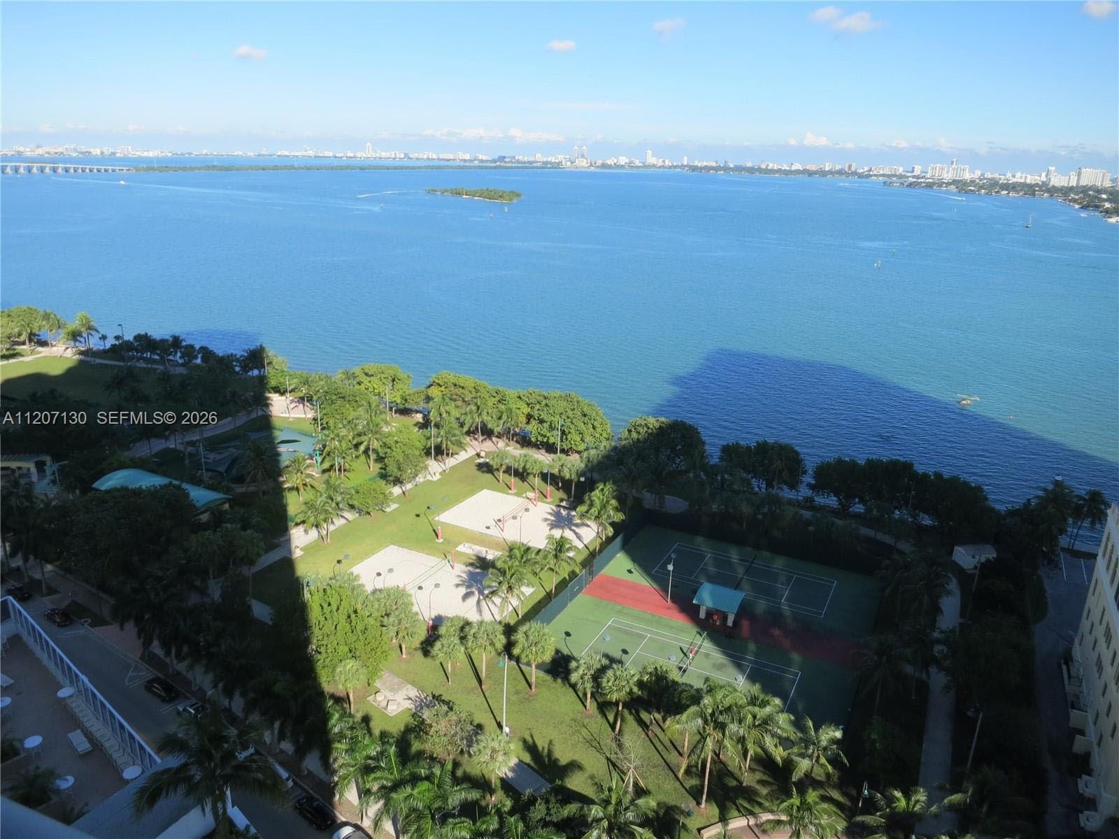 1750 N Bayshore Drive 3914 — photo 2