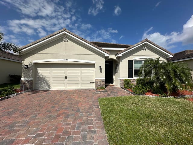 10588 SW Toren Way, Port St. Lucie, FL 34987