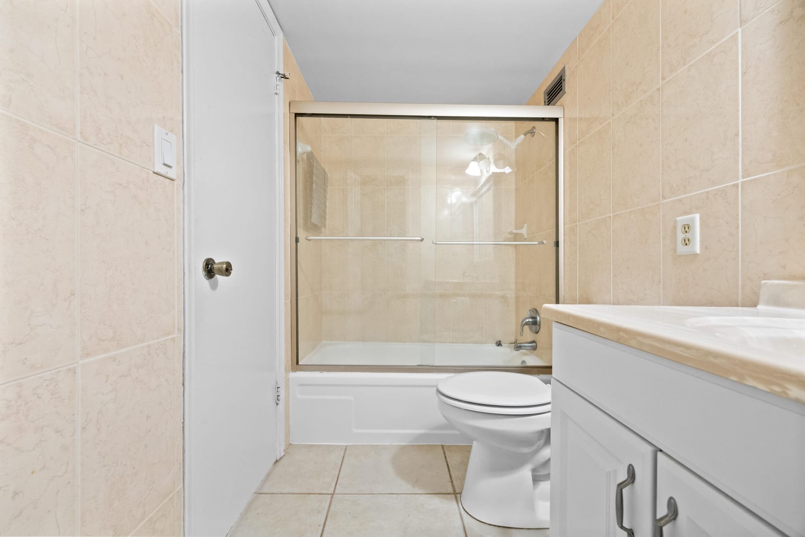 137 Golden Isles Drive 501, Hallandale Beach, FL 33009 photo 22