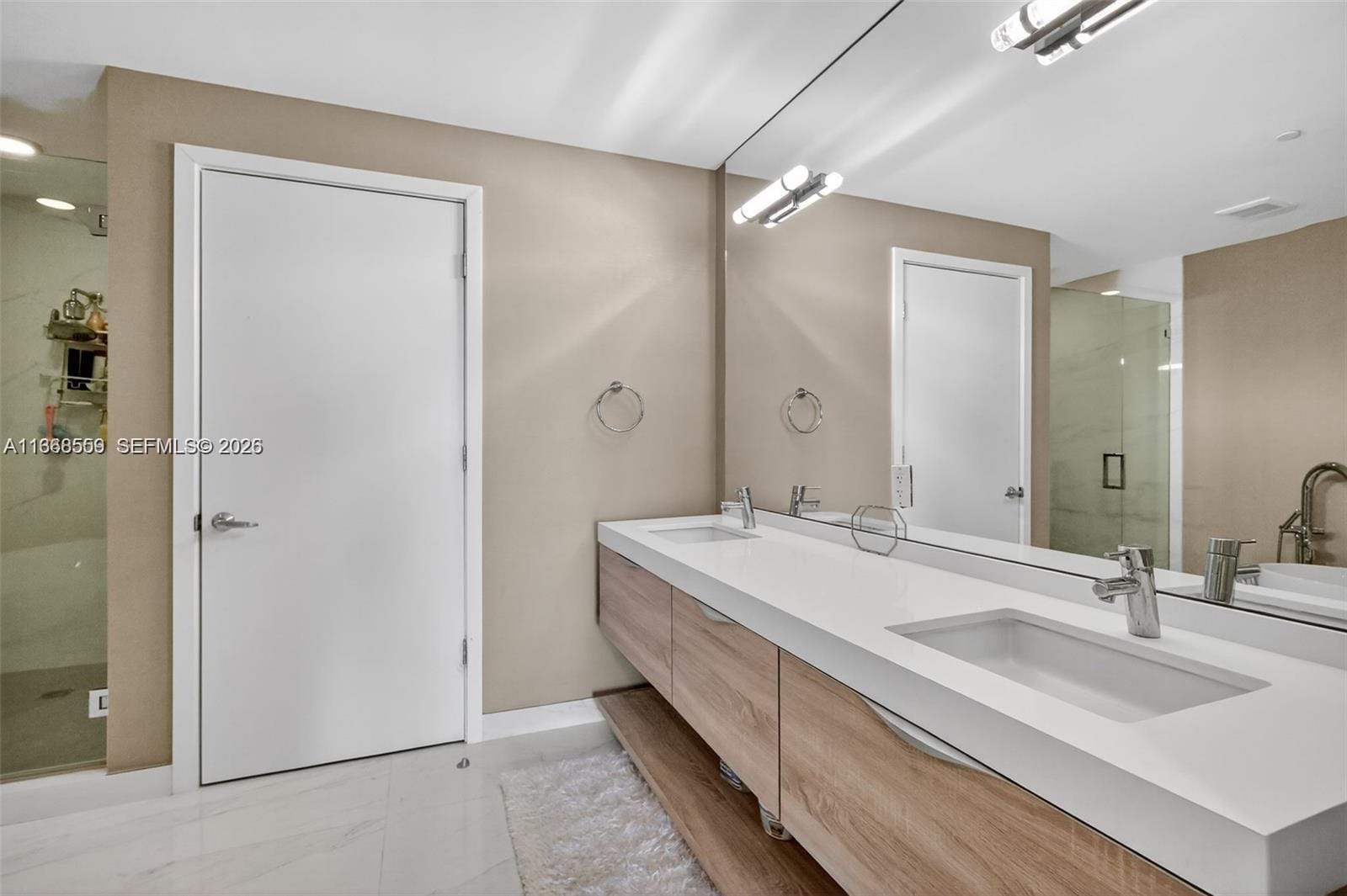 16385 Biscayne Boulevard 7, North Miami Beach, FL 33160 photo 24