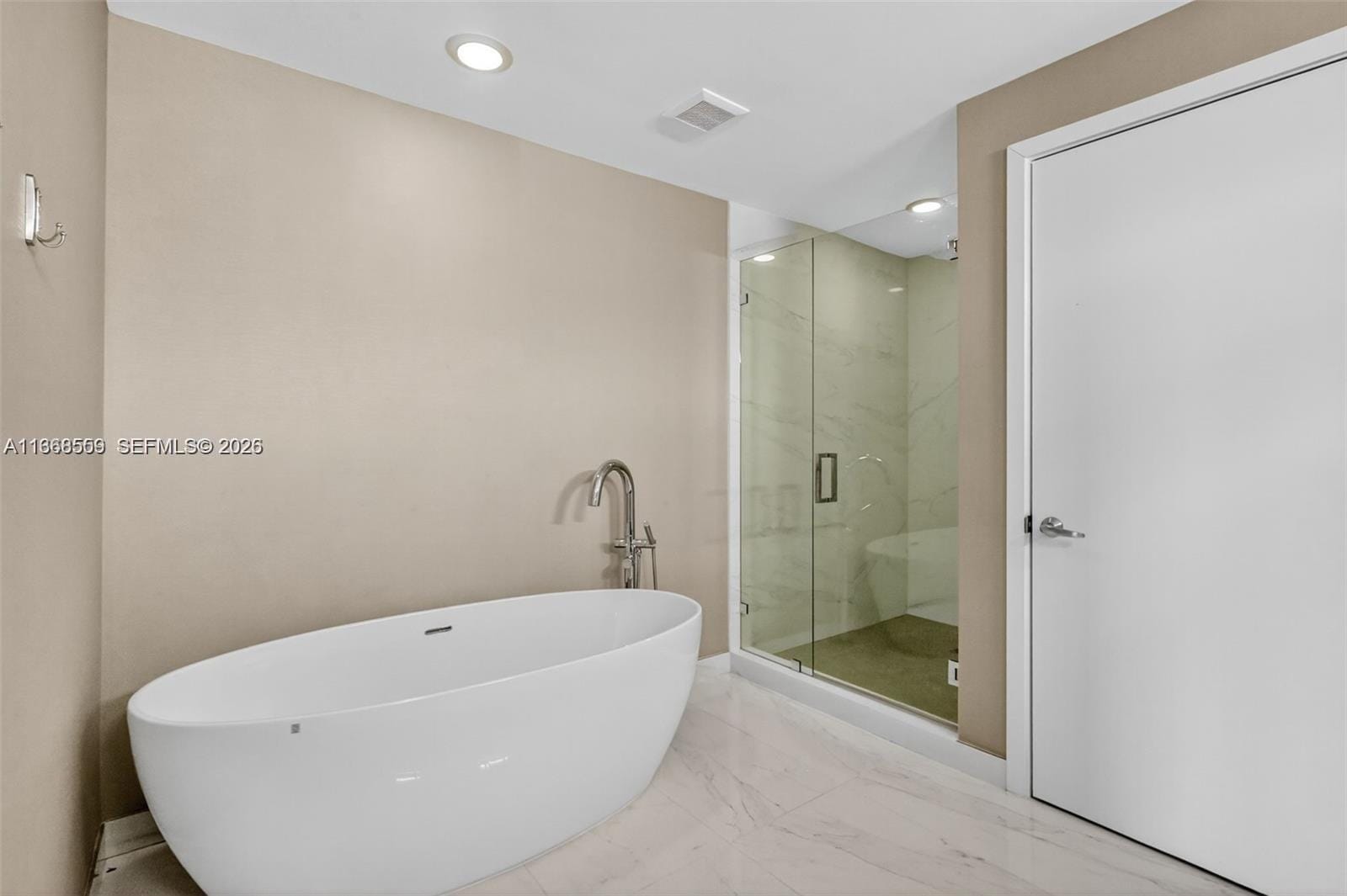 16385 Biscayne Boulevard 7, North Miami Beach, FL 33160 photo 25