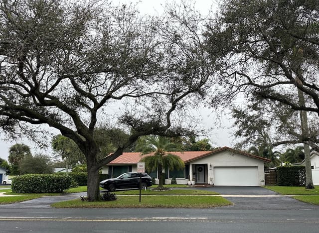661 S Fig Tree Lane, Plantation, FL 33317