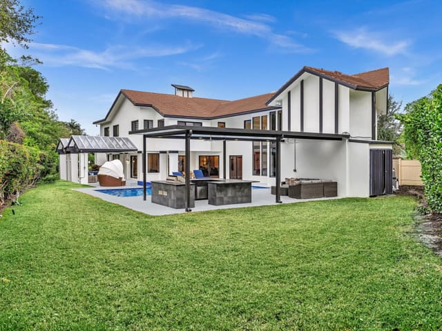 525 Sandpiper Way, Boca Raton, FL 33431