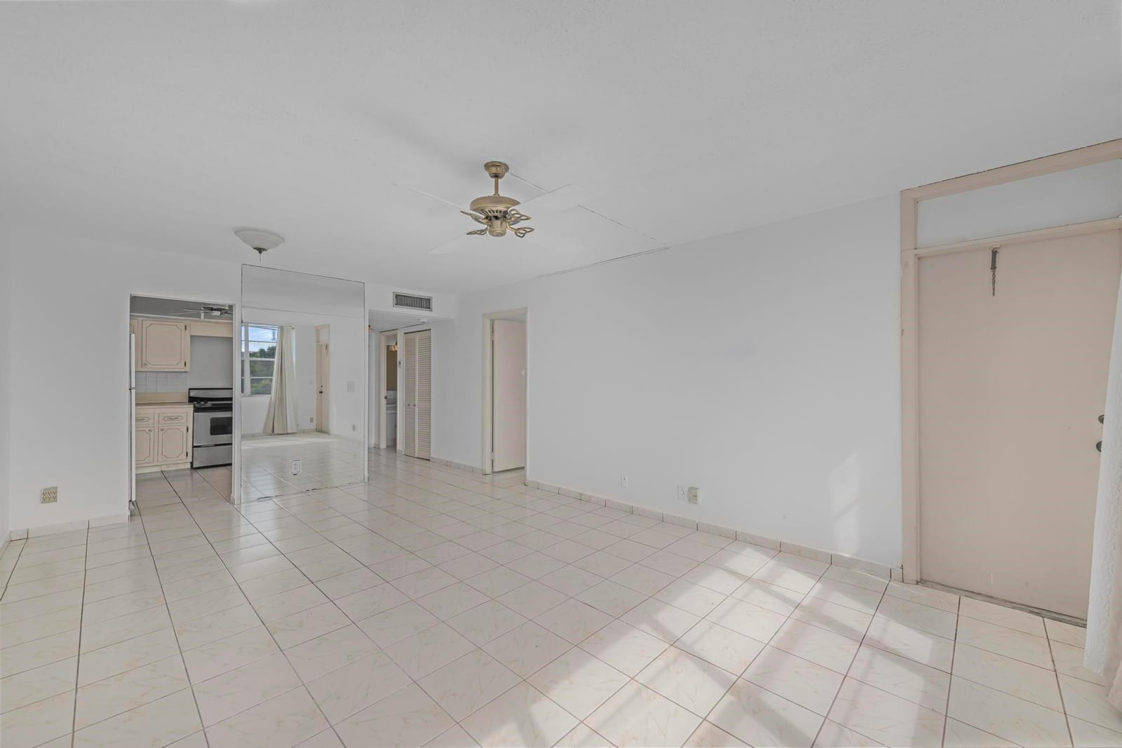 2751 Taft Street 208 — photo 11