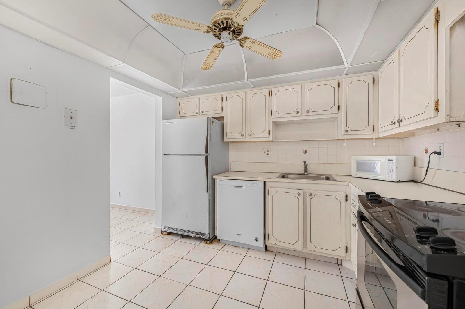2751 Taft Street 208 — photo 12