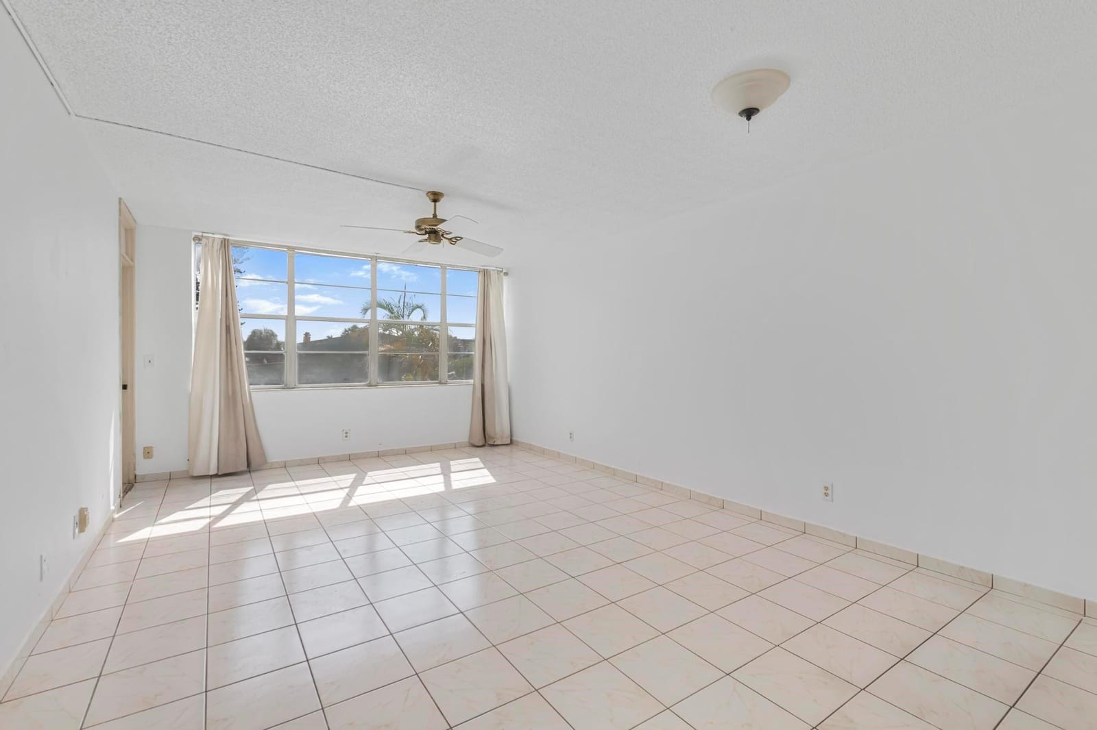 2751 Taft Street 208 — photo 9