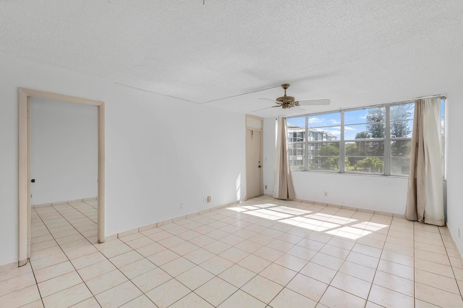 2751 Taft Street 208 — photo 10