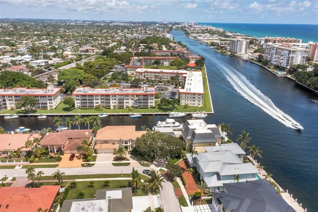 3050 NE 48th Court 201, Lighthouse Point, FL 33064