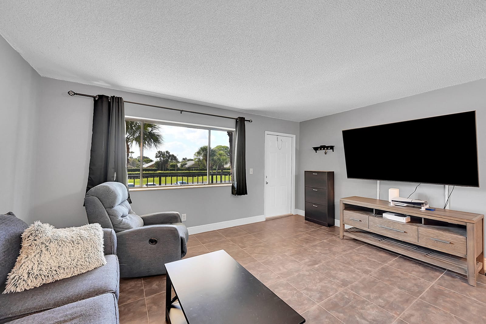 1625 Meadows Circle W, Boynton Beach, FL 33436 photo 4