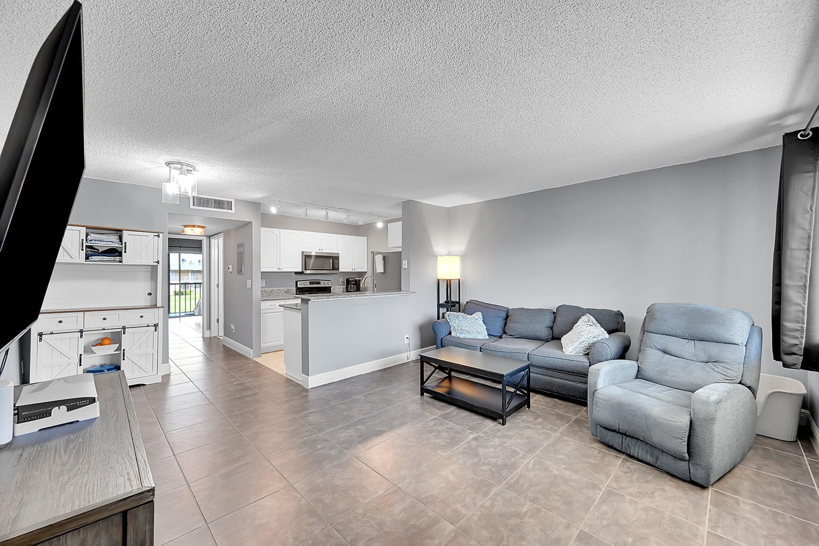1625 Meadows Circle W, Boynton Beach, FL 33436 photo 6