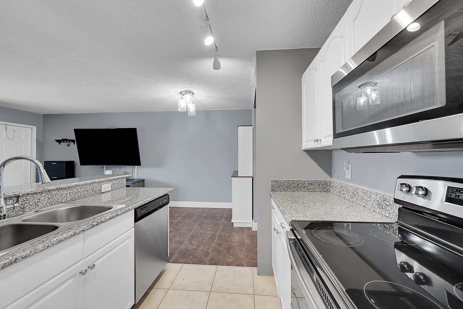 1625 Meadows Circle W, Boynton Beach, FL 33436 photo 8