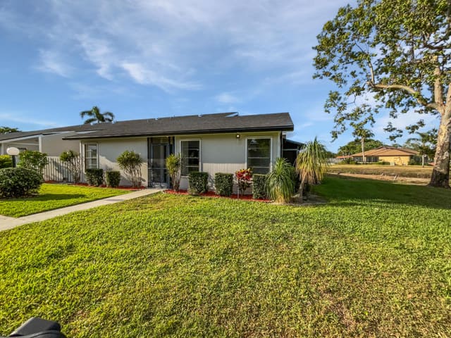 4249 Willow Pond Circle, West Palm Beach, FL 33417