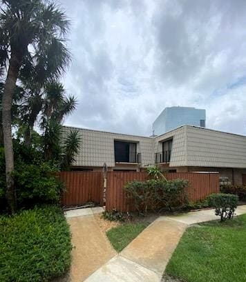 1700 Embassy Drive 404, sold in Embassy Park Condo, West Palm Beach, FL