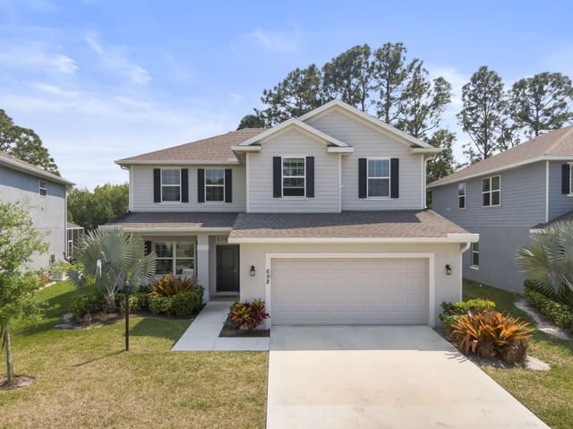 698 NE Turtle Back Trail, Port St. Lucie, FL 34983