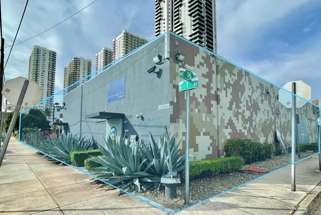 1542 NE 1st Avenue — photo 7