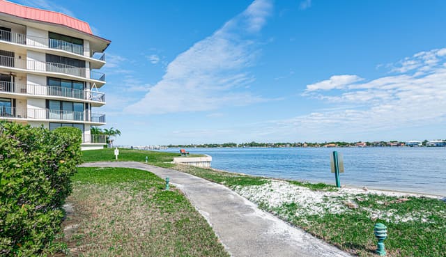 7020 Half Moon Circle 210, Hypoluxo, FL 33462