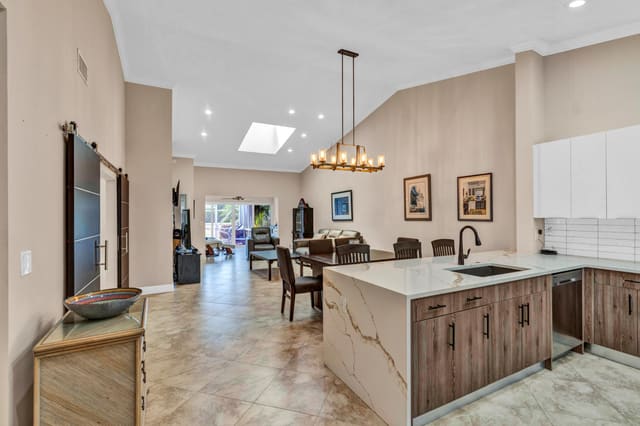 5674 Royal Lake Circle, Boynton Beach, FL 33437