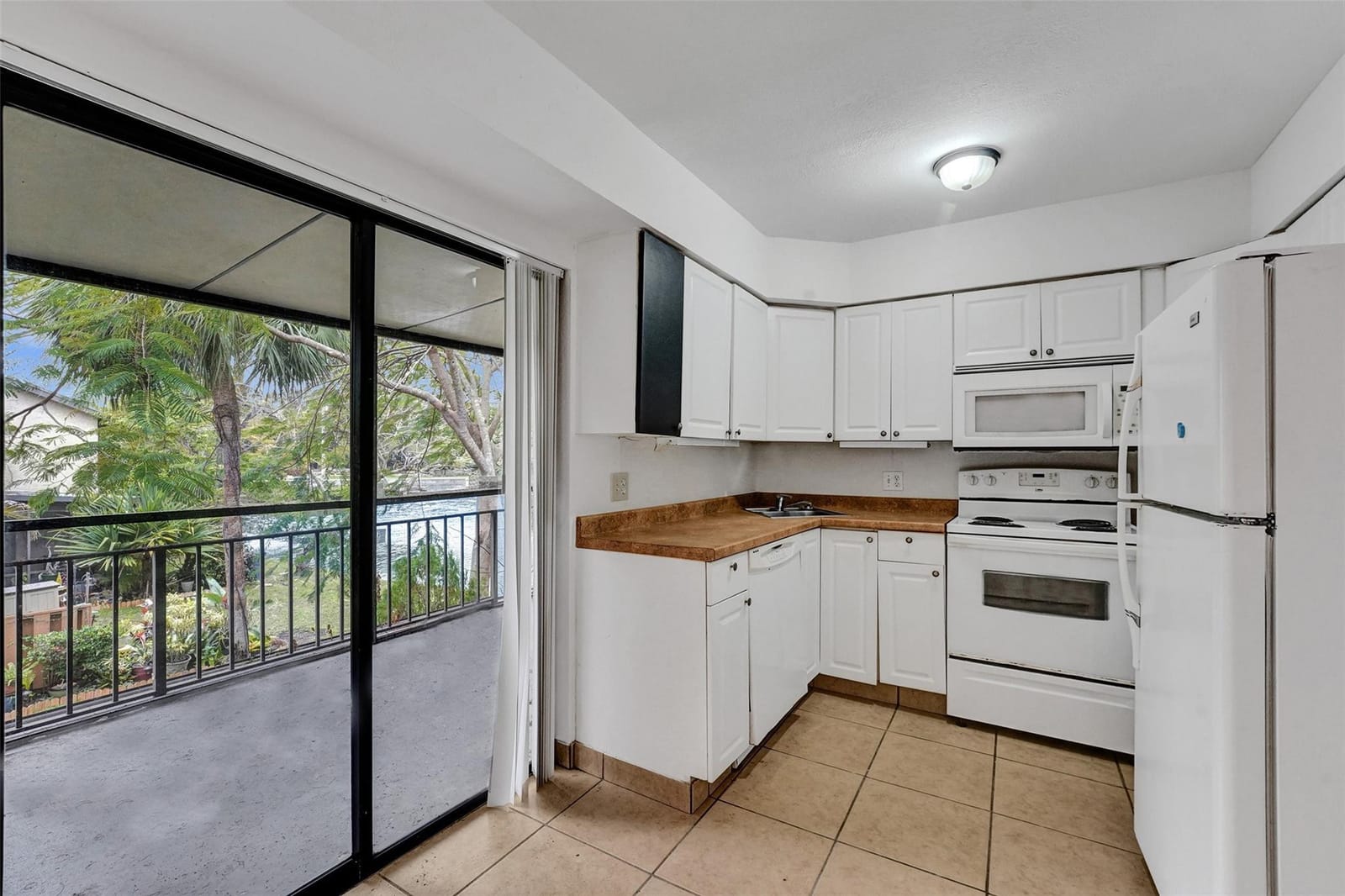 26 Wimbledon Lake 248, Plantation, FL 33324 photo 7