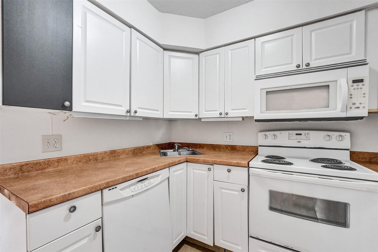 26 Wimbledon Lake 248, Plantation, FL 33324 photo 8