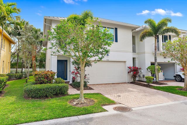 5264 Cambridge Court, sold in Hampton Cay, Palm Beach Gardens, FL