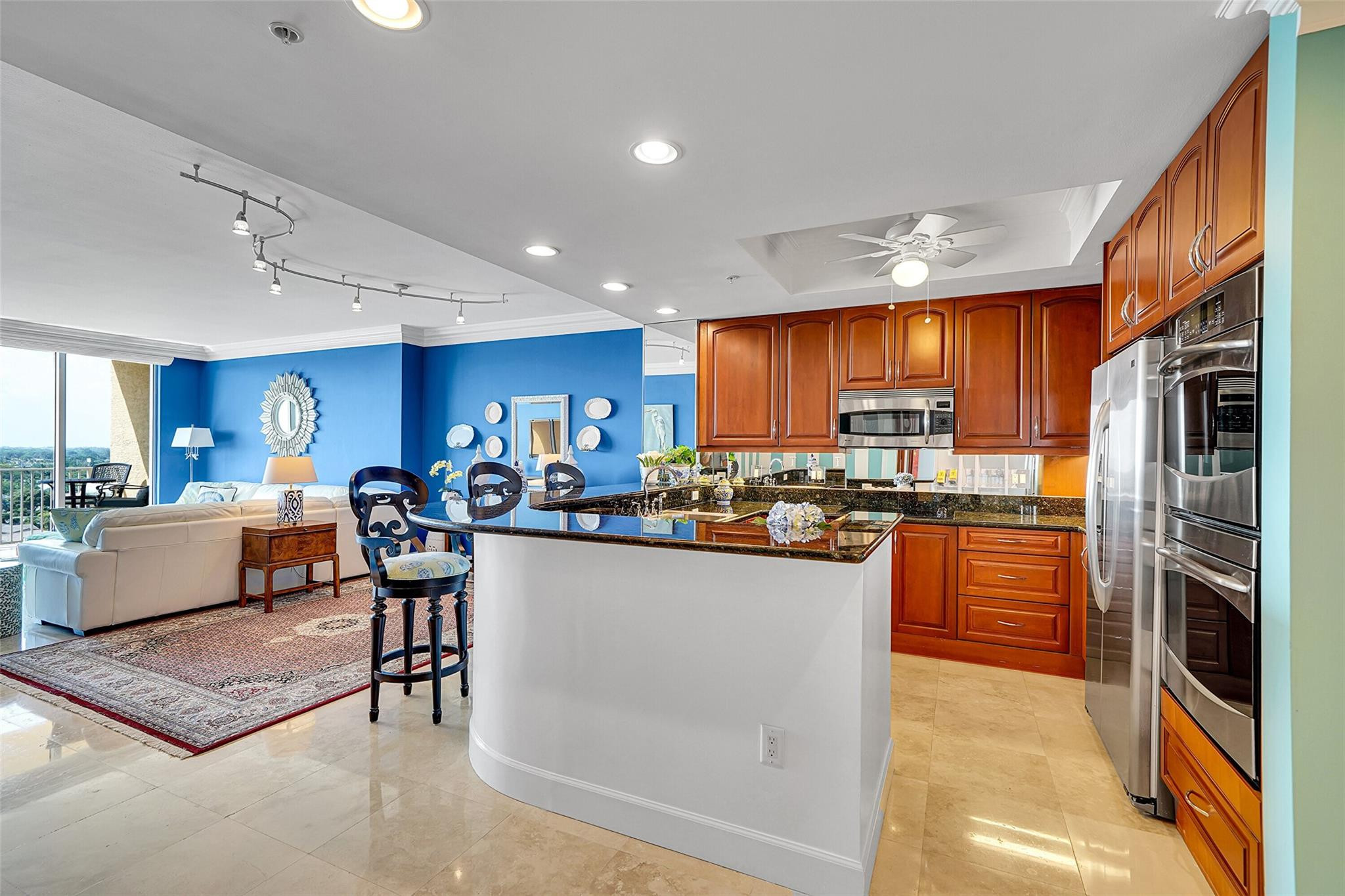 821 N Riverside Drive Ph2 — photo 4