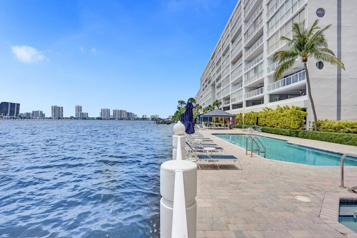 17700 N Bay Road 702, Sunny Isles Beach, FL 33160