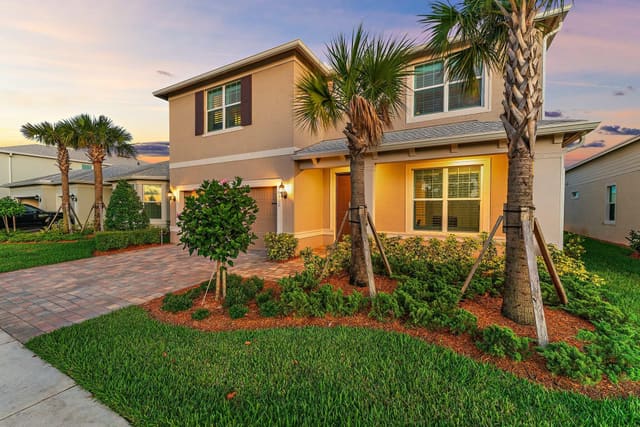10312 SW Green Turtle Lane, Port St. Lucie, FL 34987