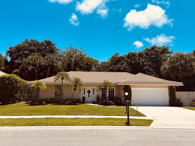 2758 Biarritz Drive, sold in Frenchmens Landing, Palm Beach Gardens, FL