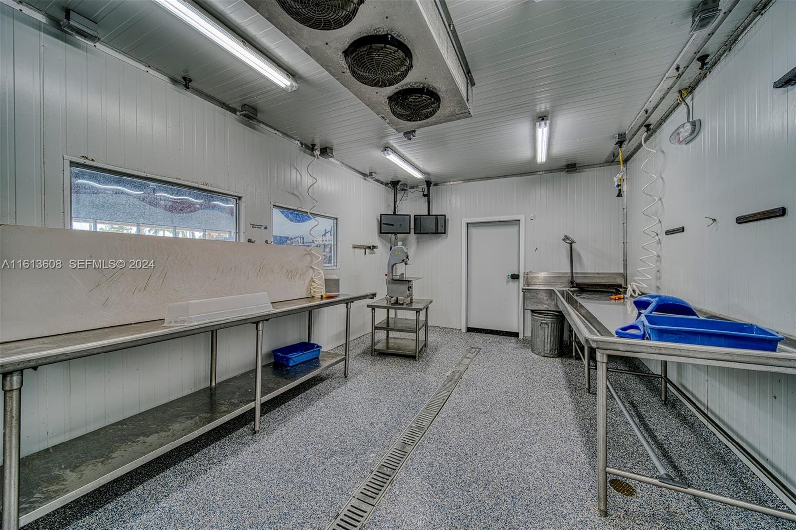 Top of The Line Fish & Top Of The Line Fish & Seafood Market With Distrib — photo 11
