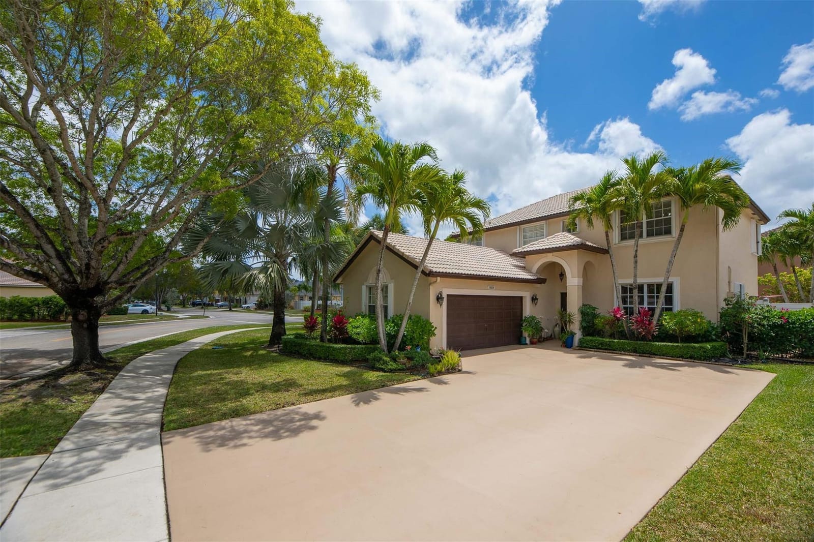 16604 SW 1st Street, Pembroke Pines, FL 33027 photo 3