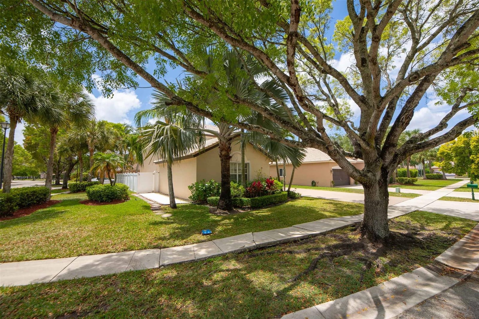 16604 SW 1st Street, Pembroke Pines, FL 33027 photo 6