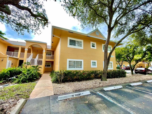 421 SE 10th Street A102, sold in Chateau De Ville, Dania Beach, FL