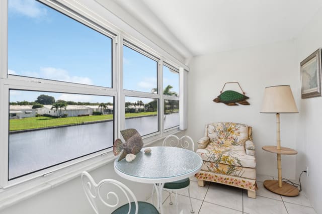 1112 Lake Terrace 204, Boynton Beach, FL 33426