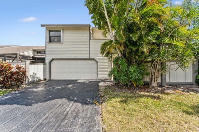 13383 Bedford Mews Court, sold in Bedford Mews At Wellington, Wellington, FL