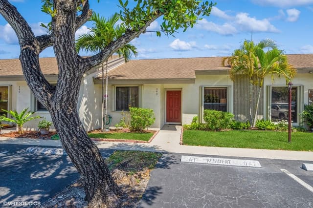 3076 S Oakland Forest Drive 502, sold in Pines West, Oakland Park, FL