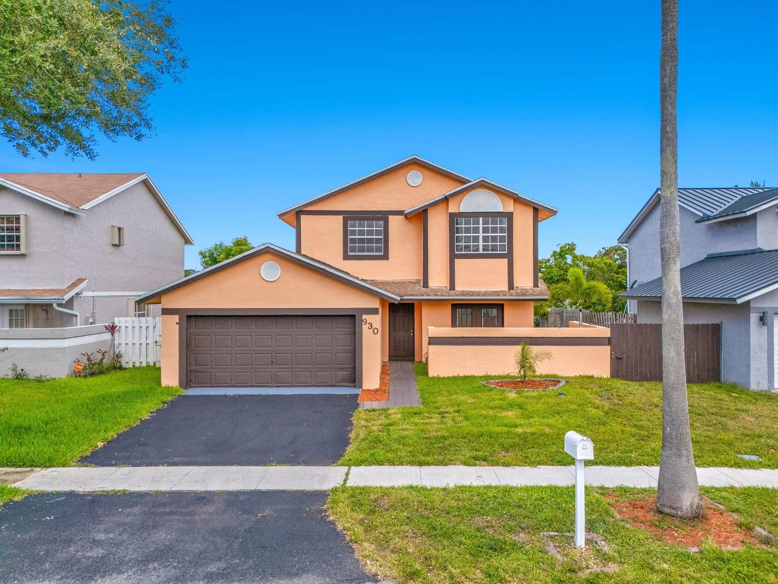 930 SW 99th Avenue, Pembroke Pines, FL 33025