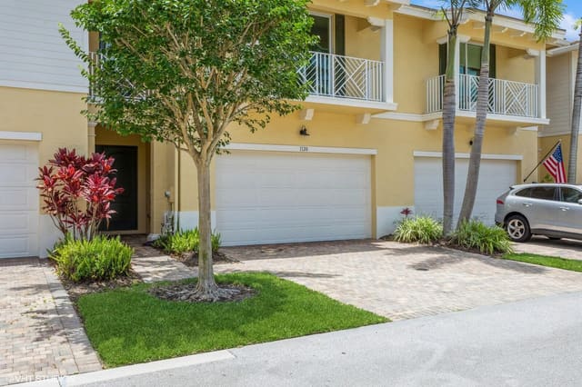 1120 Piccadilly Street, sold in Hampton Cay, Palm Beach Gardens, FL