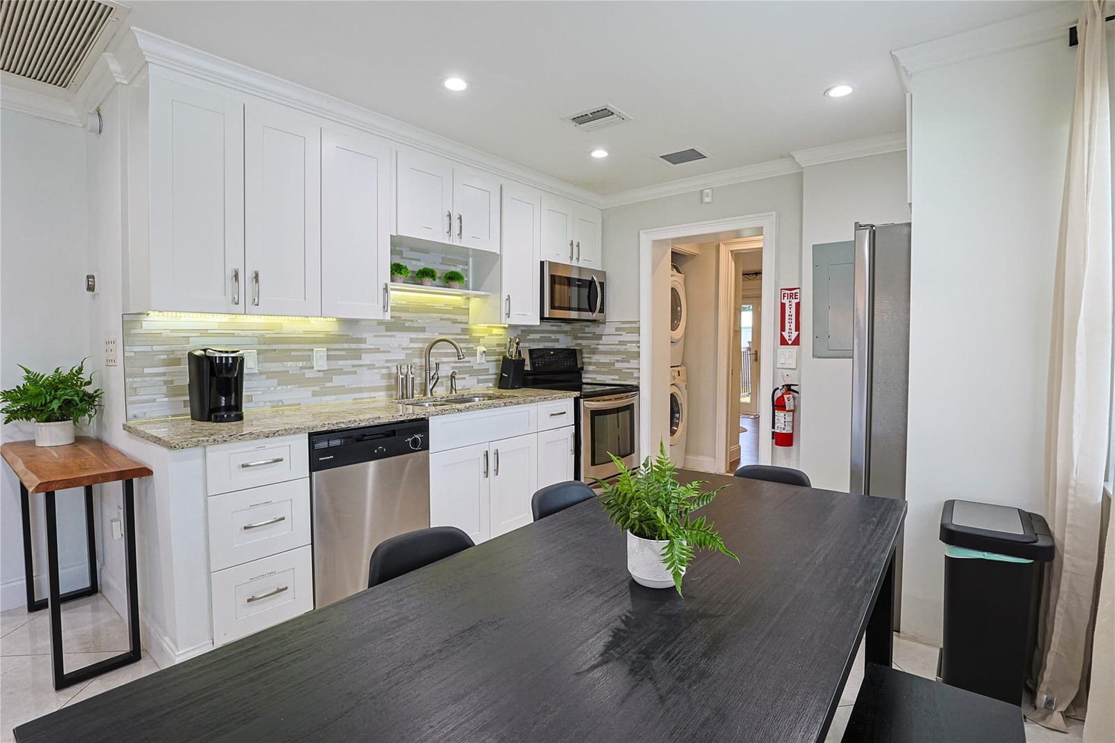 1614 Plunkett Street — photo 3