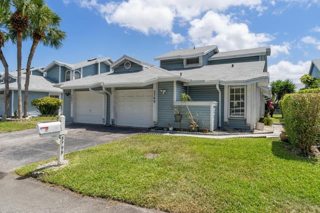 3799 Island Club Circle E, Lake Worth, FL 33462
