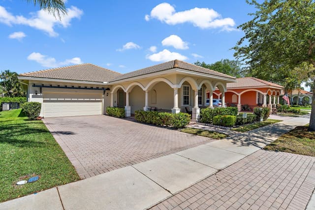 153 Via Rosina, sold in Pines On Pennock Lane Pud 2, Jupiter, FL
