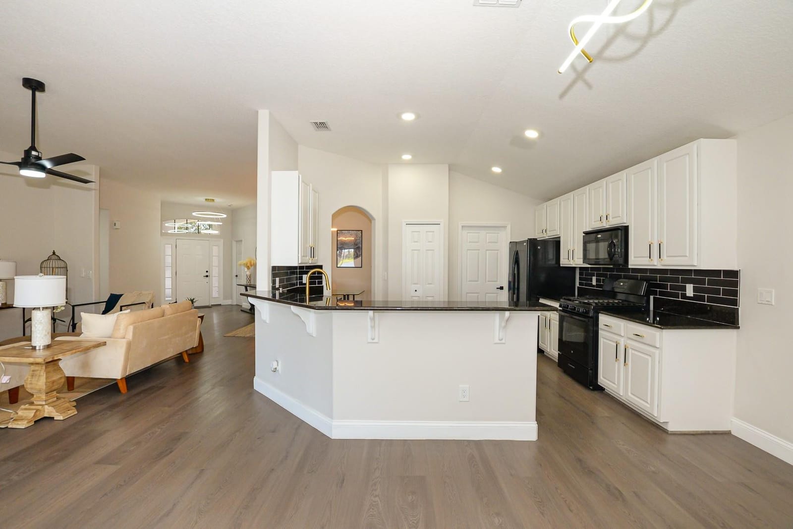 590 Valencia Circle — photo 12