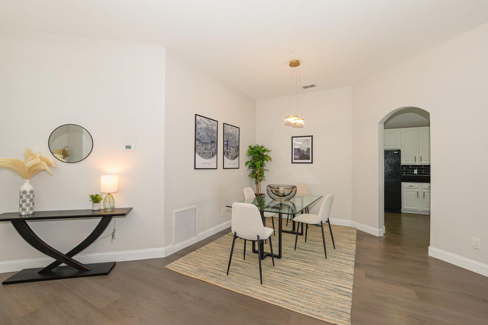 590 Valencia Circle — photo 5
