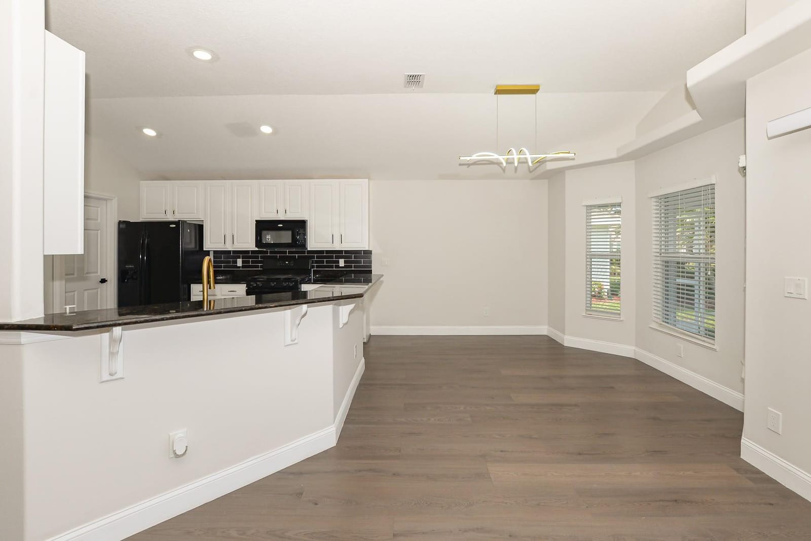590 Valencia Circle — photo 9