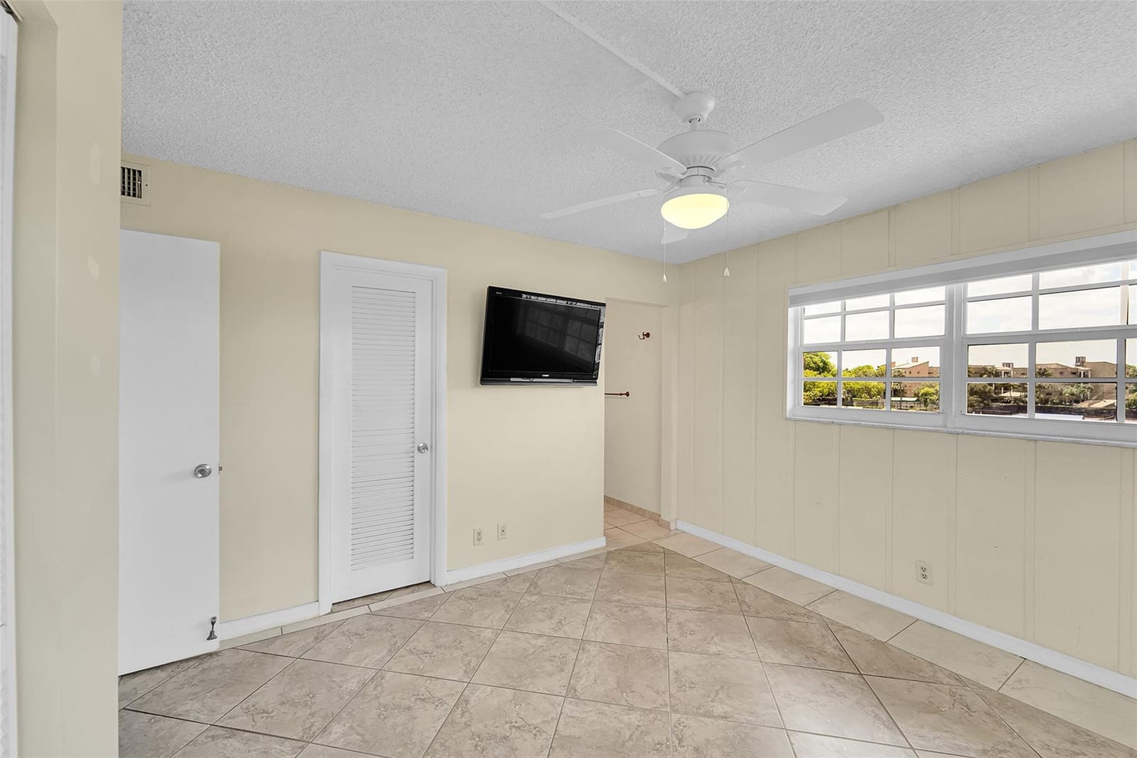 610 Tennis Club Drive 401 — photo 12